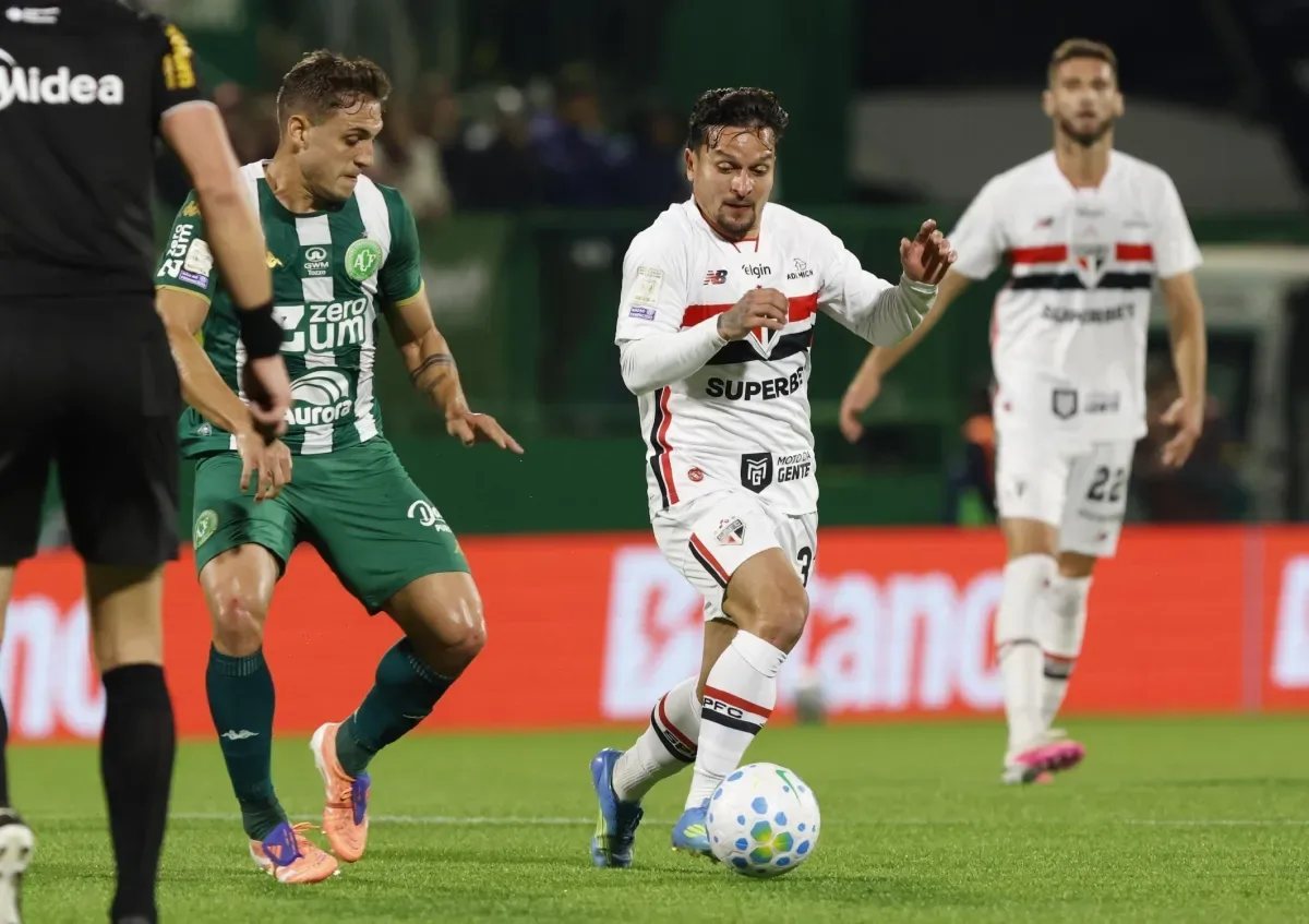 Análise: trabalho de Dorival Jr. é bizarro de ruim