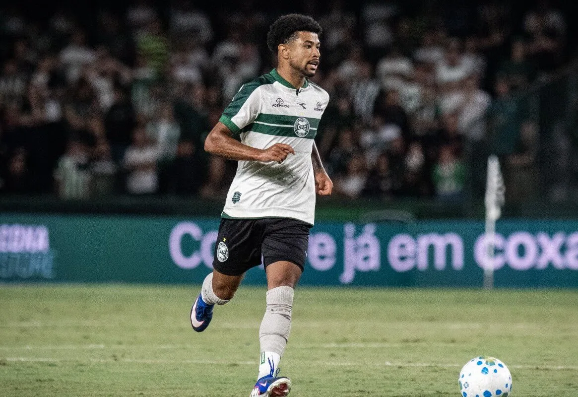 Lucas Ronier lesiona LCA e fica fora do restante da temporada do Coritiba