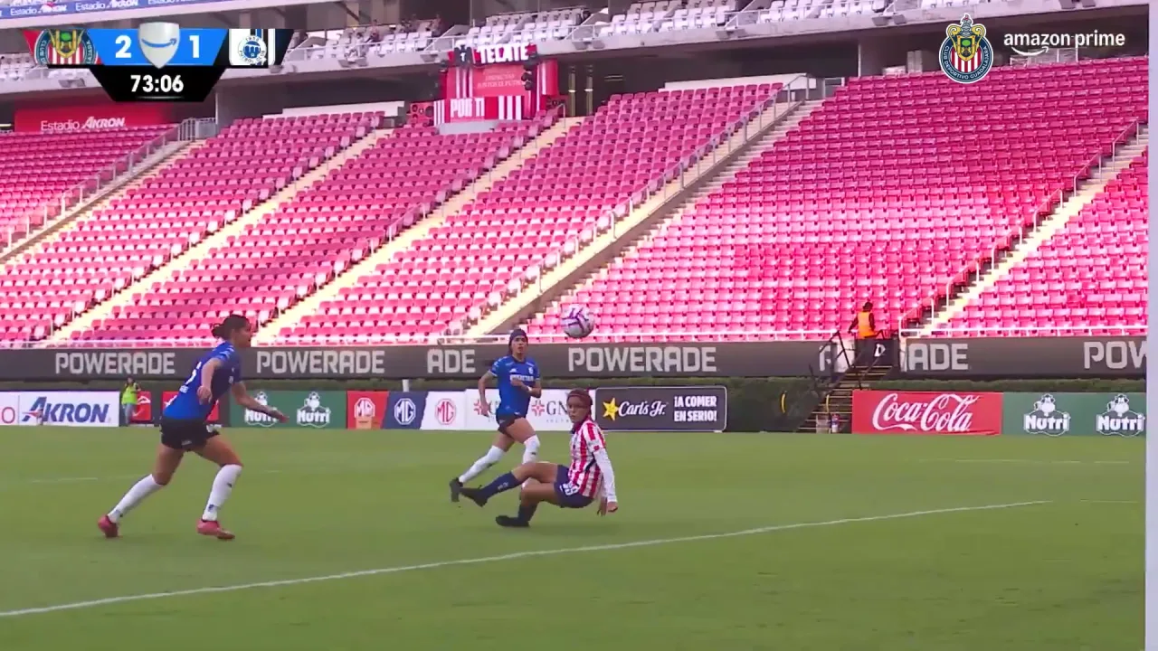 Montoya marca um golaço de bicicleta contra o Querétaro Feminino