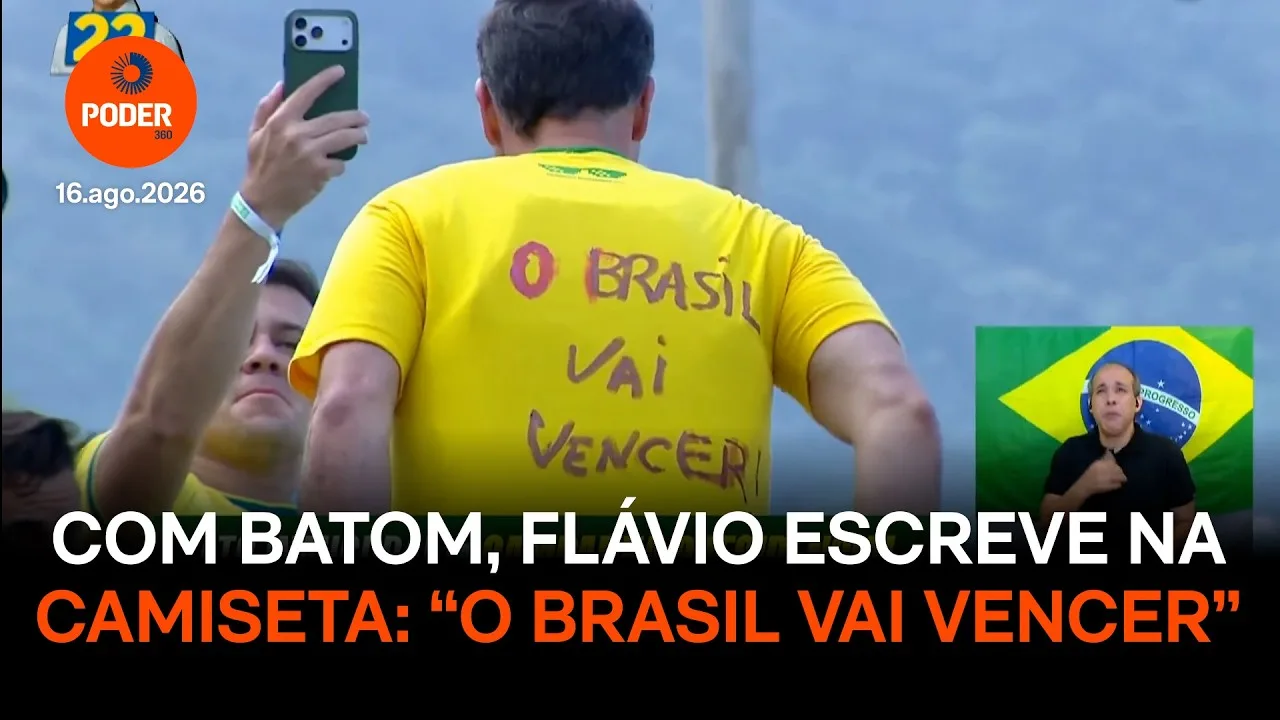 Em ato, Flávio usa camiseta com a frase “O Brasil vai vencer”