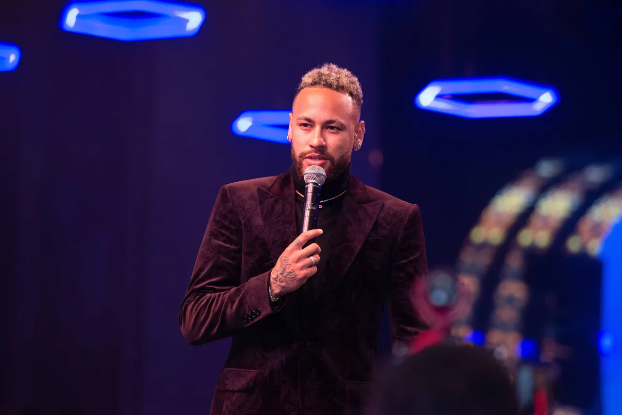 Fim de semana em mansão e póquer com Neymar: os lotes do 6º Leilão do Instituto