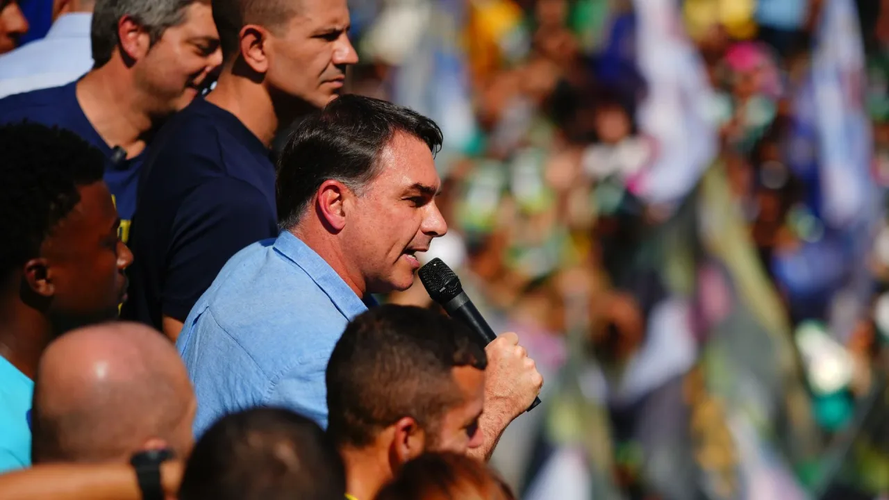 Flávio diz que criminosos devem deixar o país até o fim do ano
