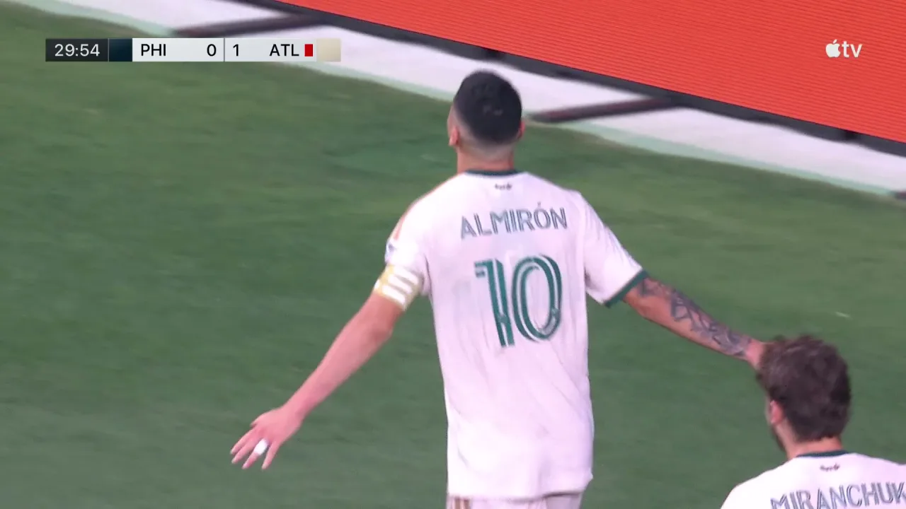 Almirón marca um gol inesperado contra o Philadelphia Union; veja o lance