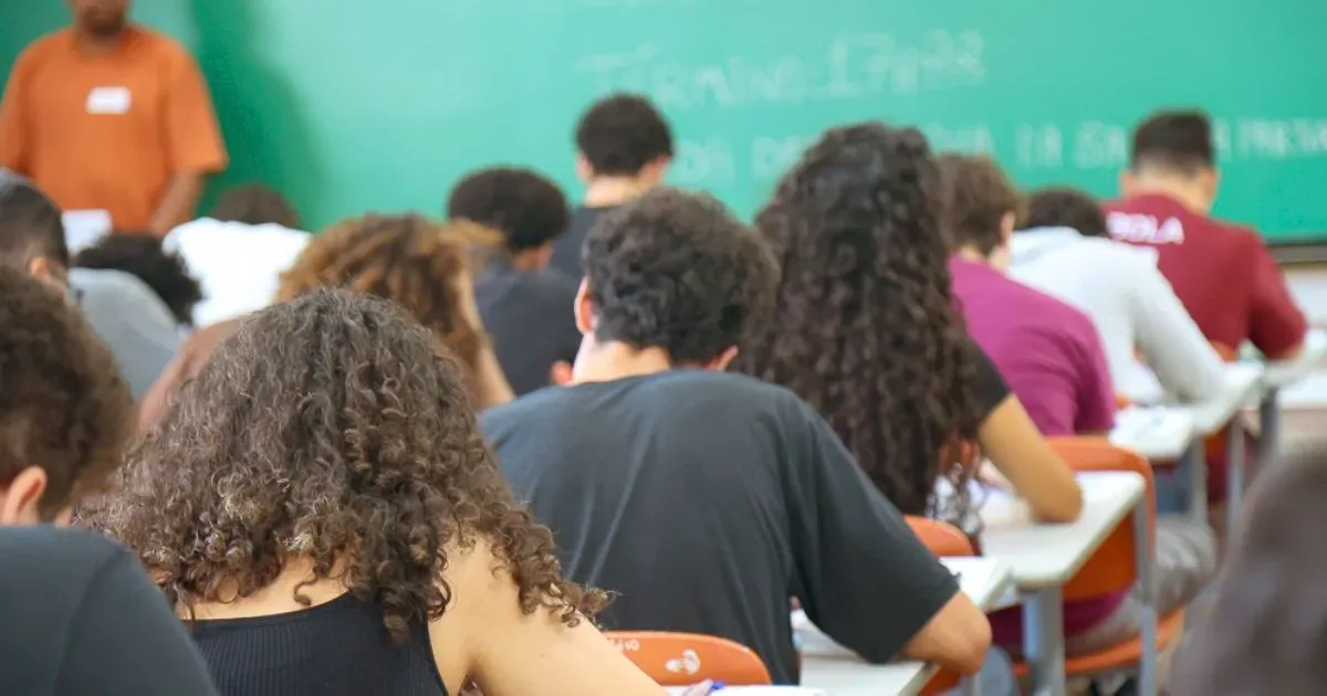 Estudantes devem concluir cadastro do Fies até esta terça (4); saiba como