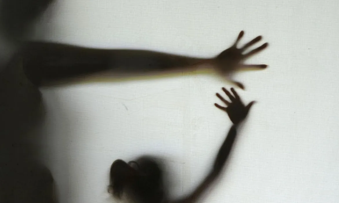 Brasil registra 848 casos de feminicídio nos primeiros 7 meses de 2026