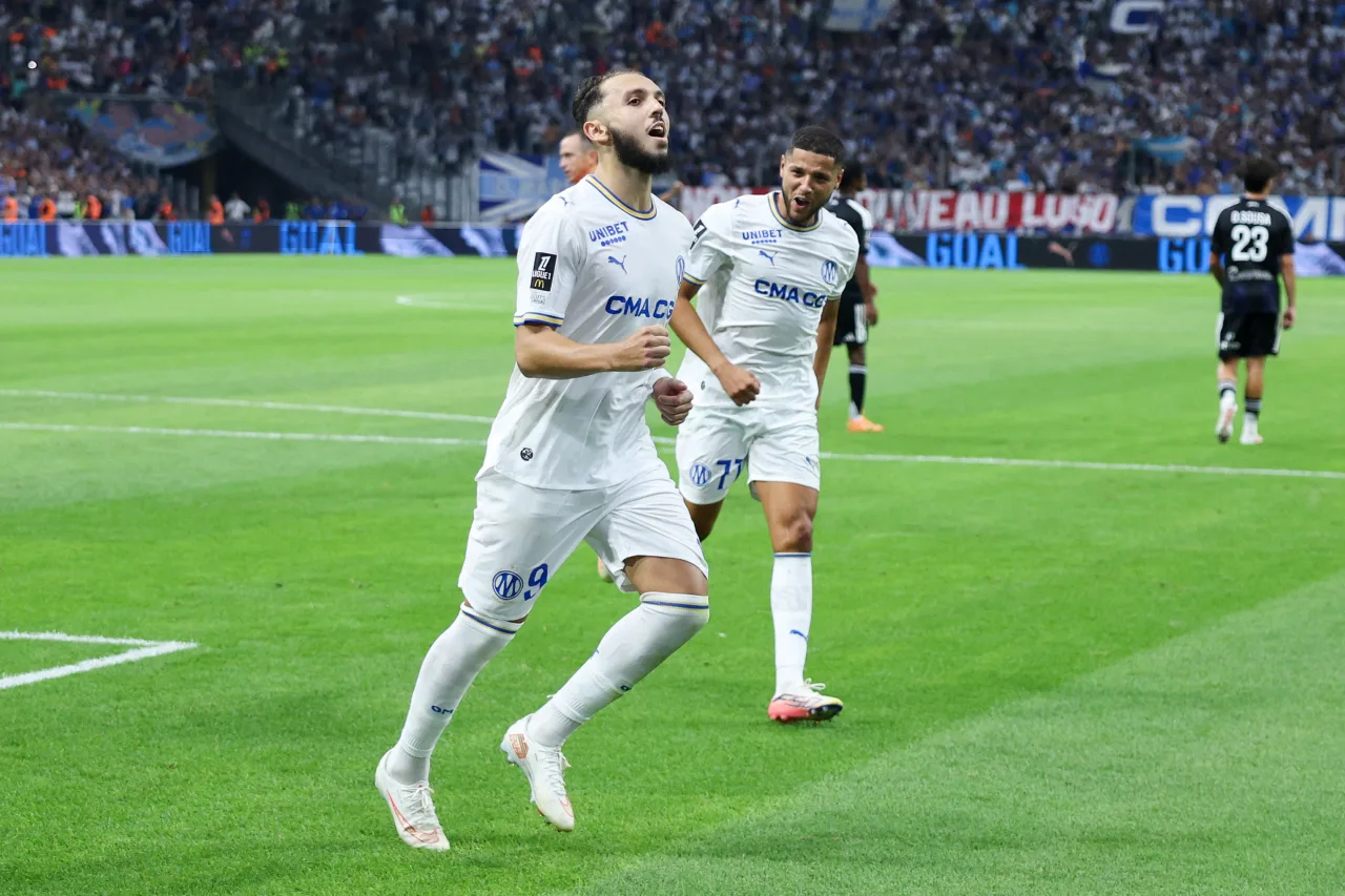 Marselha goleia Strasbourg e abre Campeonato Francês com vitória
