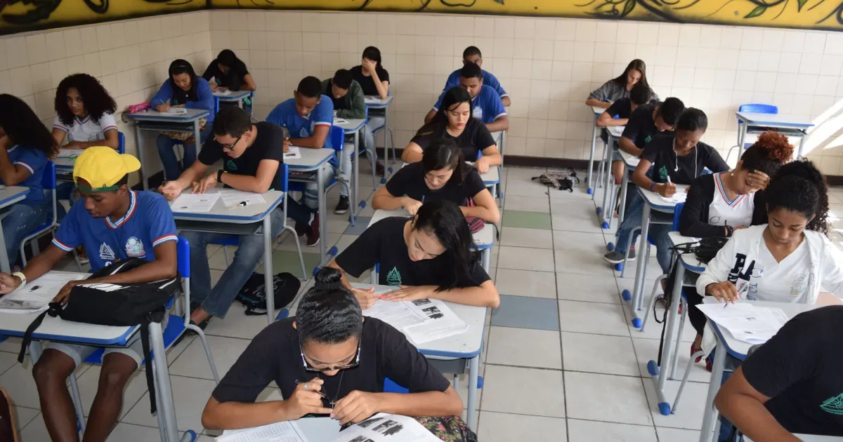 Ibed 2025 mostra avanços lentos do Brasil na educação e longe da meta para o ensino médio