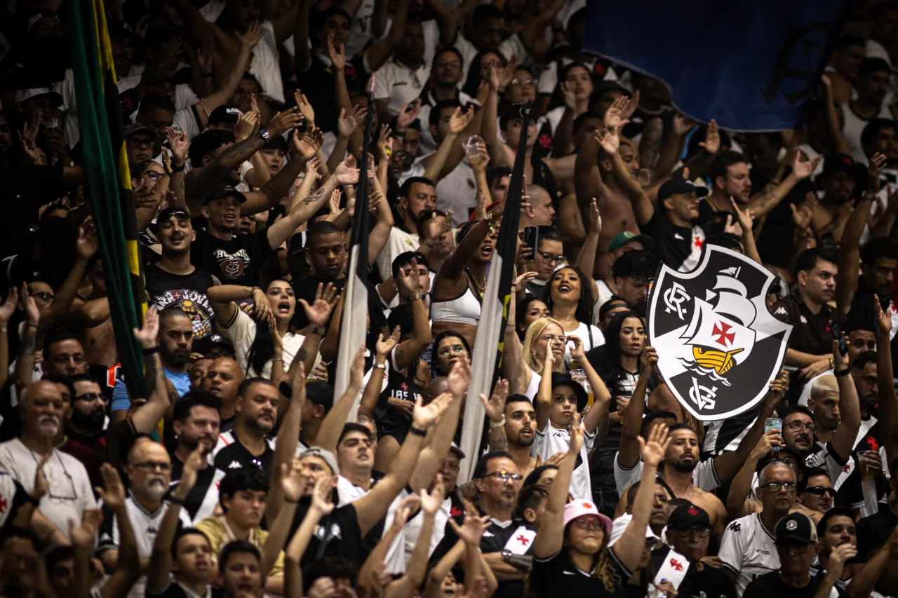 Torcida do Vasco esgota ingressos para jogo com o Santos pelo Brasileirão