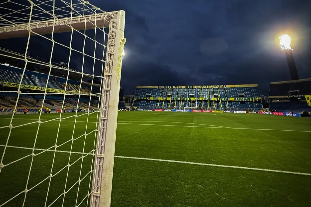 Diniz repete Corinthians para pegar o Rosario Central; veja escalações