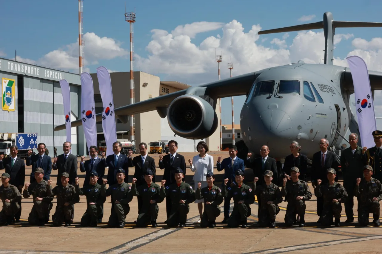 Embraer fecha contrato com a Colômbia para a venda de dois cargueiros KC-390