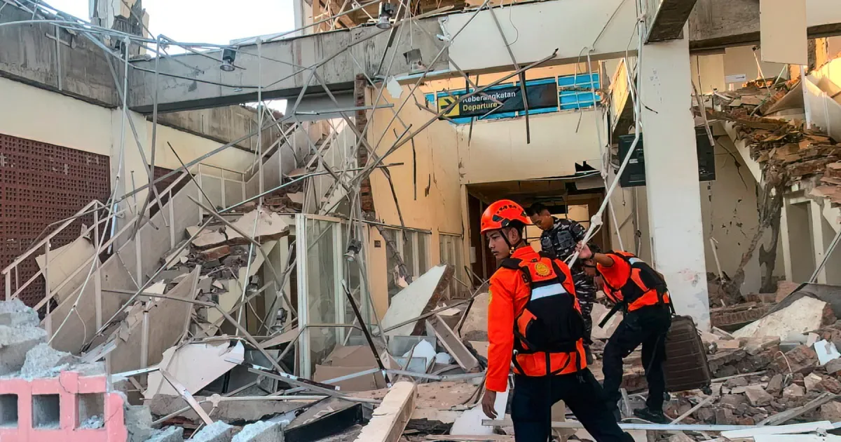 Número de mortos pelo terremoto de sábado na Indonésia sobe para 68