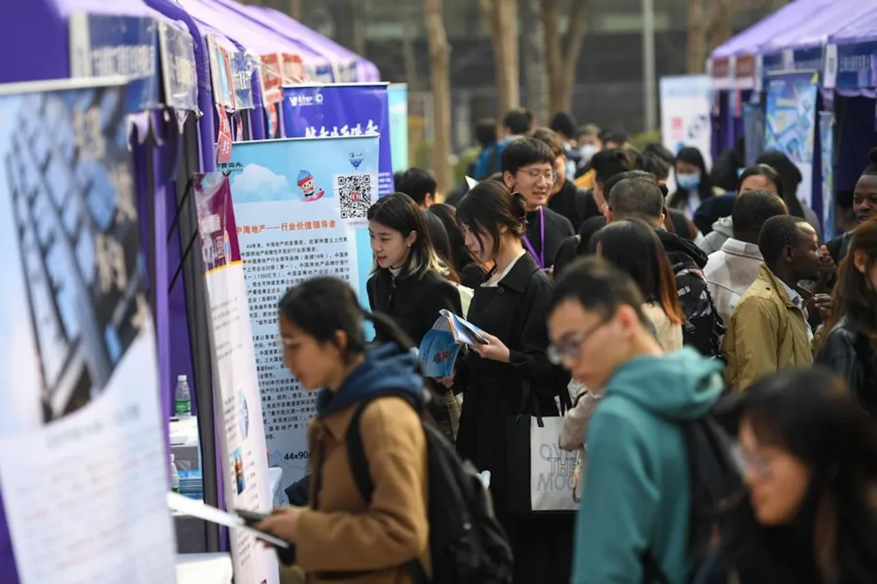 Taxa de desemprego entre jovens chineses subiu para 17,9% em julho