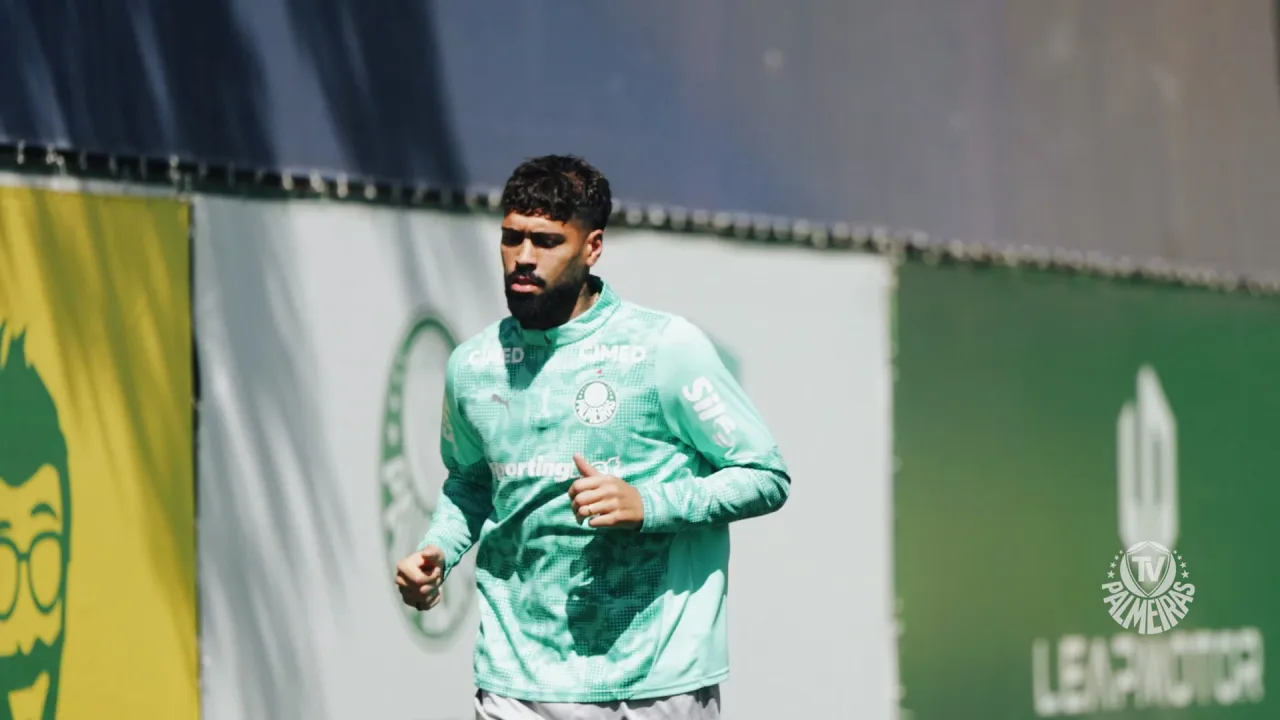 Palmeiras volta a treinar com foco no Brasileirão