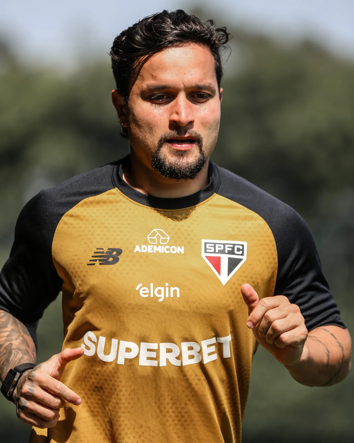 Artur corre no gramado, e São Paulo abre preparação para pegar o Bolívar