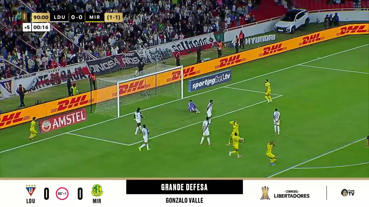 Poderia ser diferente! Goleiro da LDU opera um grande milagre e evita gol do Mirassol nos acréscimos