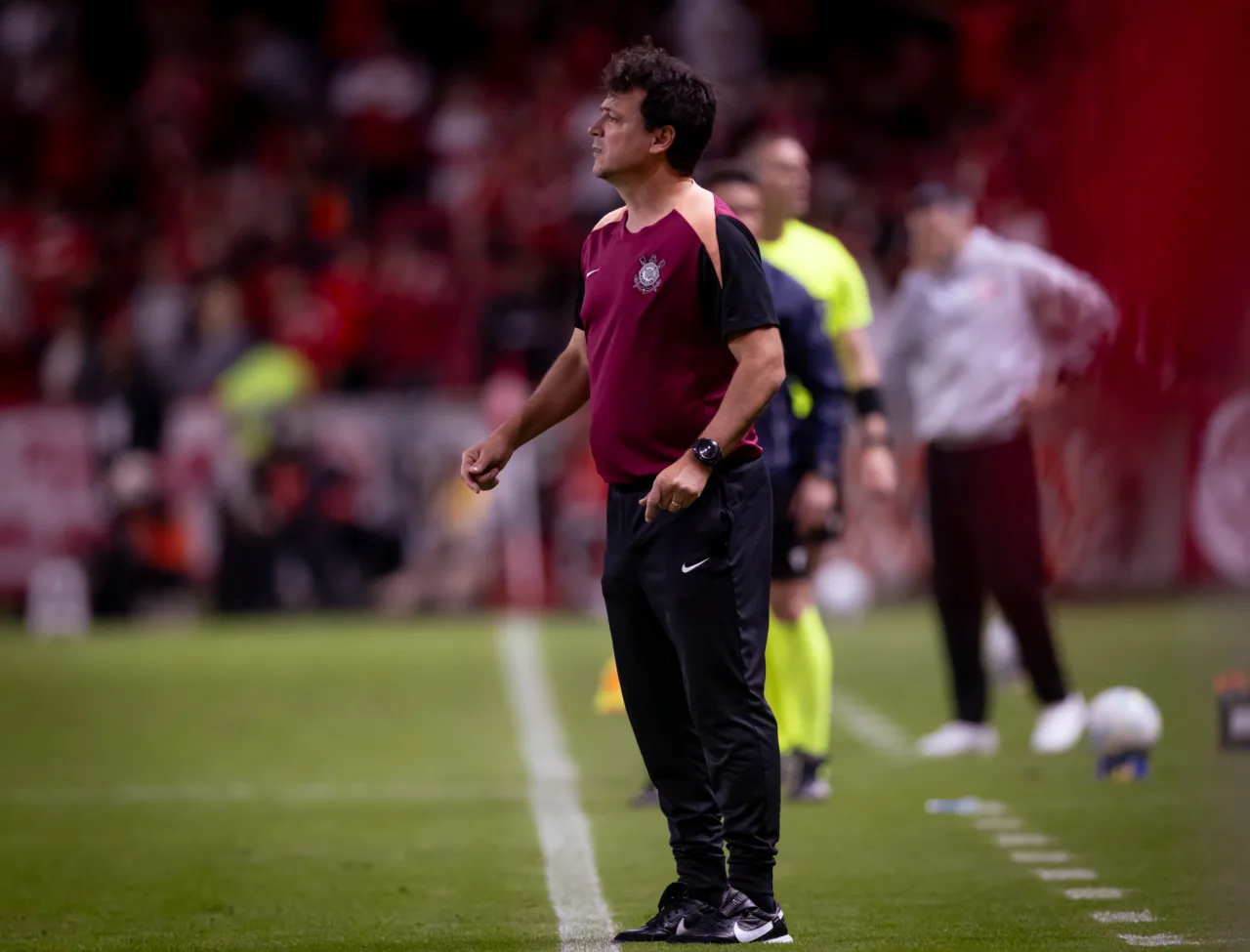 STJD absolve Fernando Diniz por incidente com jogador do Athletico-PR