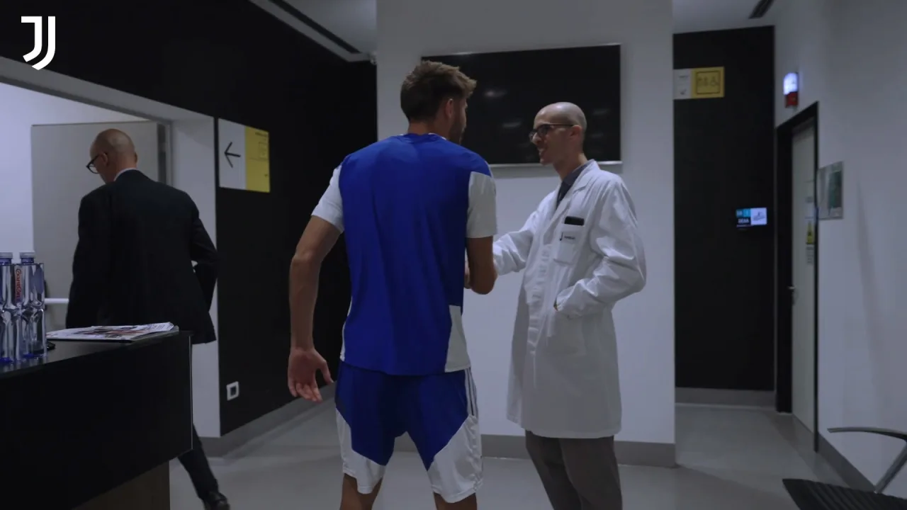 Bastidores: o primeiro dia de Vicario na Juventus