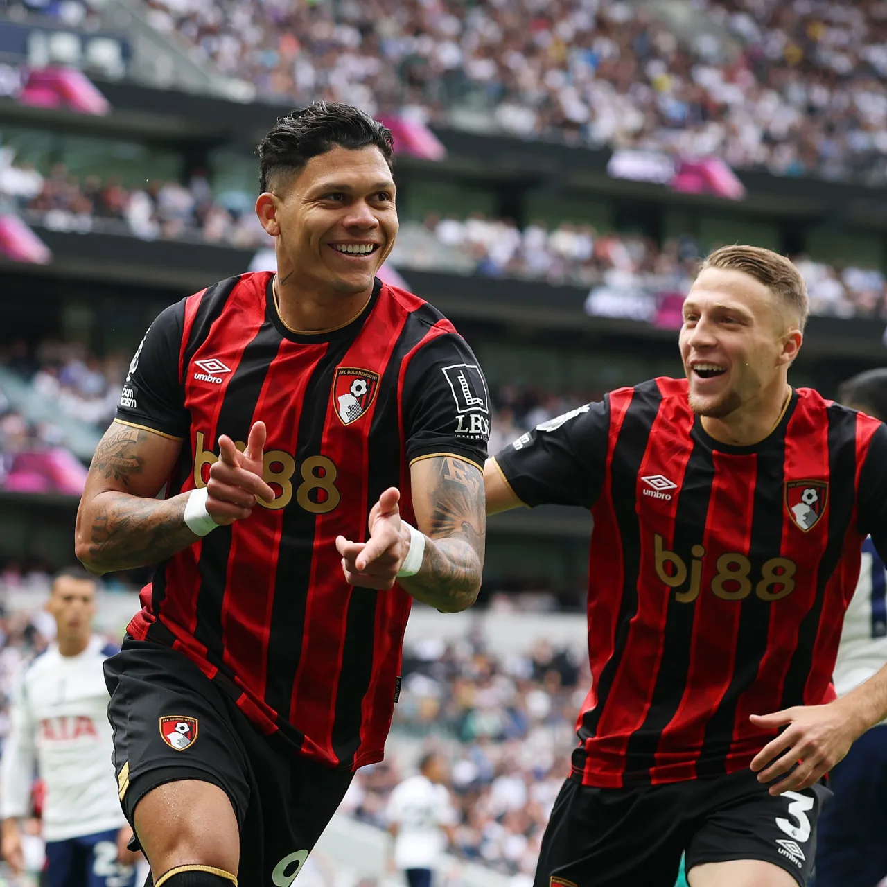 Brasileiro marca, mas Bournemouth fica no empate com o Betis em amistoso