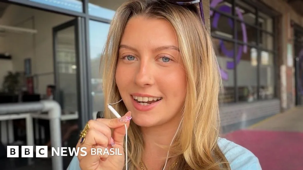 Câmeras digitais e fones com fio estão de volta. Mas por quê?