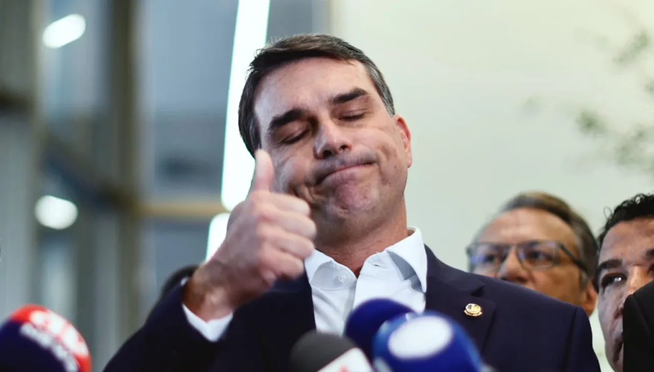 Centrão evita Flávio para recuperar espaço, diz especialista