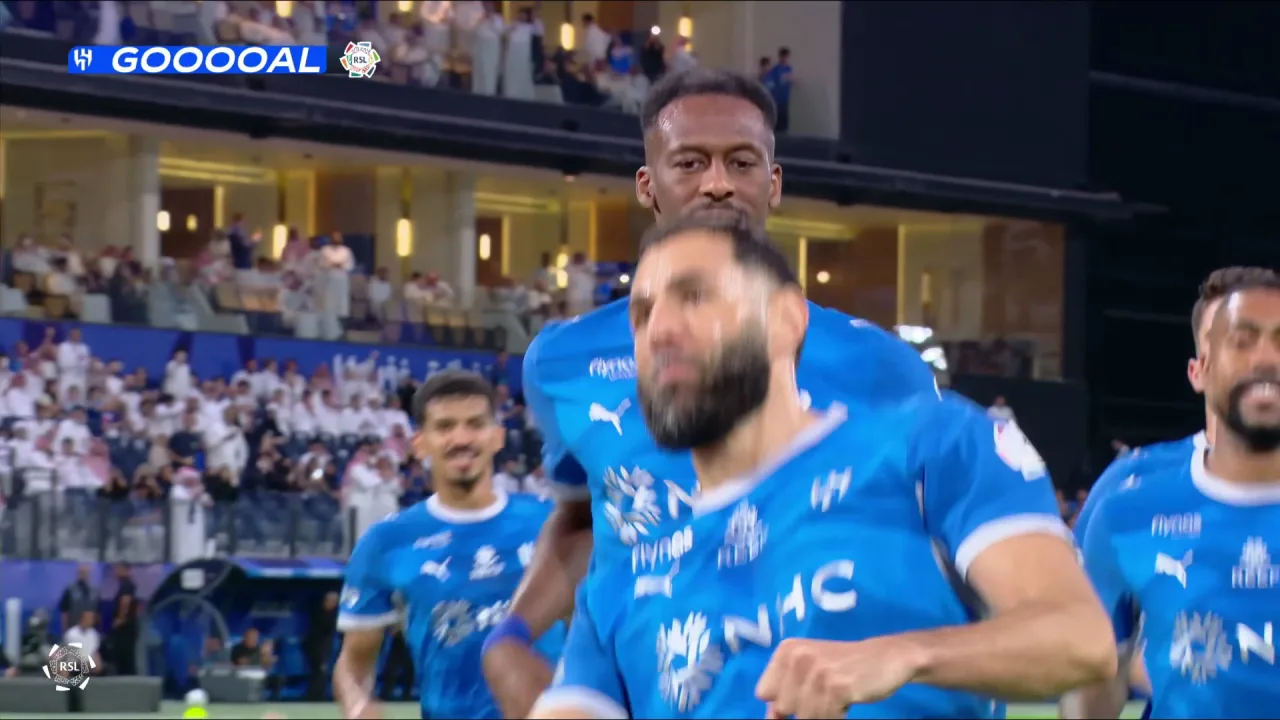 Benzema cobra pênalti com categoria para abrir vitória do Al-Hilal; confira o lance