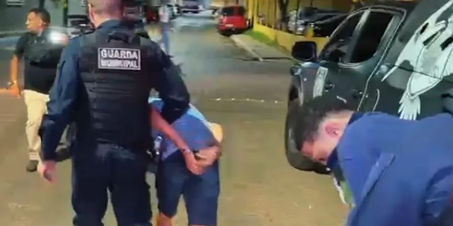 VÍDEO: cão farejador ajuda polícia a encontrar drogas em carro usado por motorista de aplicativo em Imperatriz