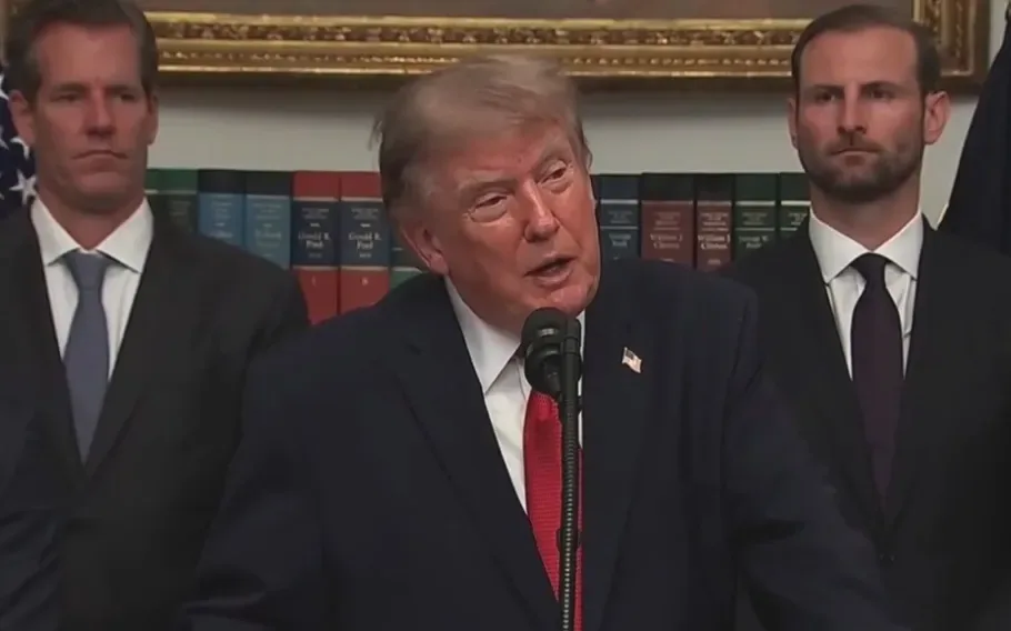 Trump amplia cerco econômico ao Irã em meio à crise no Estreito de Ormuz 