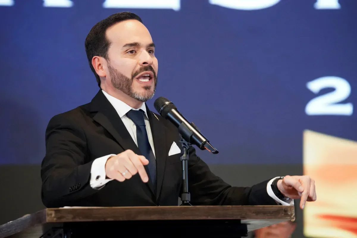 De La Espriella toma posse na Colômbia e promete combate firme ao crime
