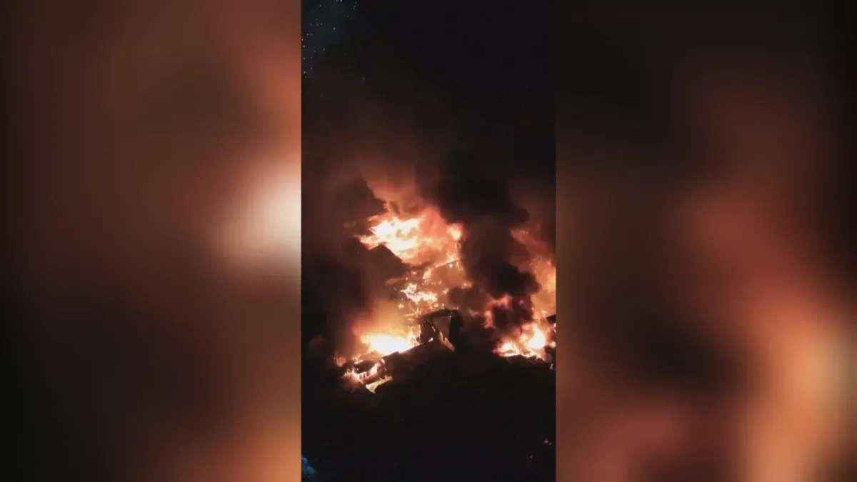 Incêndio florestal se alastra e fecha acesso ao Monte Bromo, na Indonésia