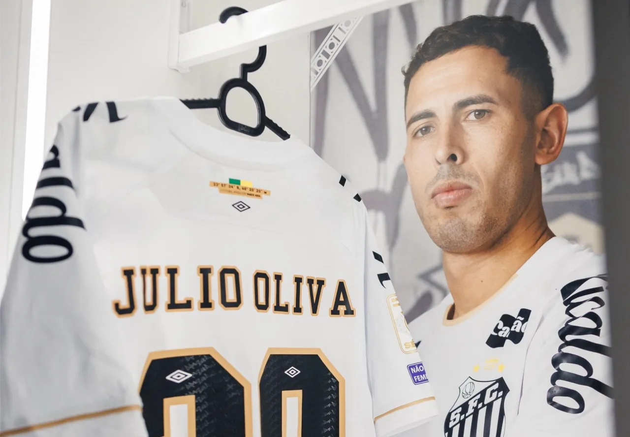 Cuca repete time do Santos para enfrentar o Athletico-PR; veja escalações