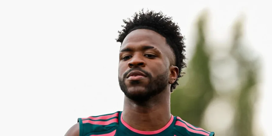 Mourinho revela conversa com Vini Jr. antes de renovação no Real Madrid