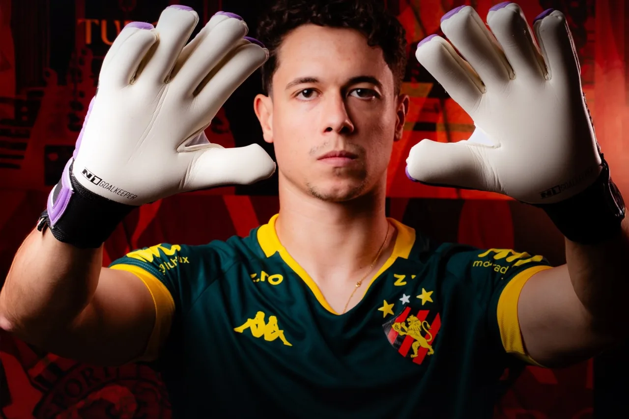 Brenno é oficializado pelo Sport e já treina no CT rubro-negro