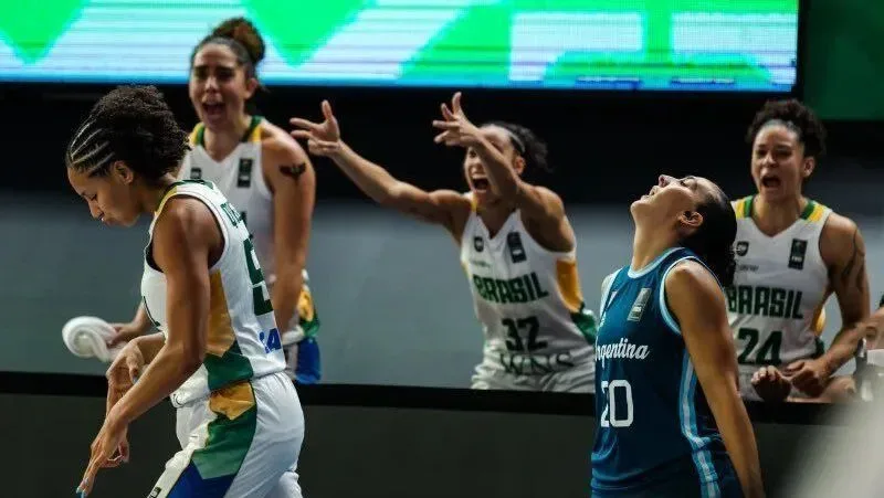 Brasil vence Argentina e avança à semifinal do Pré-Olímpico de basquete
