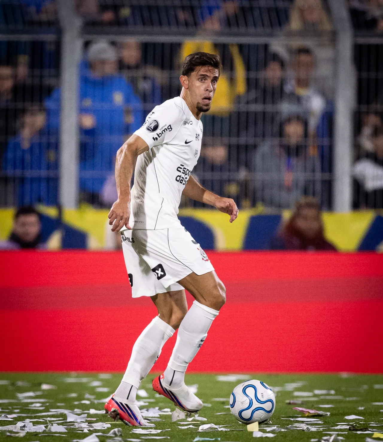 Gabriel Paulista deixa jogo contra o Cruzeiro com dores e vira preocupação no Corinthians
