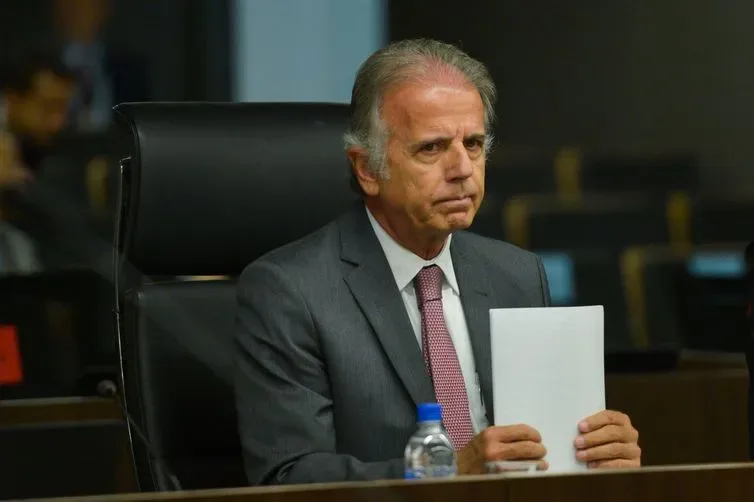 ‘Se EUA invadirem o Brasil, temos que abrir o portão’, diz Múcio