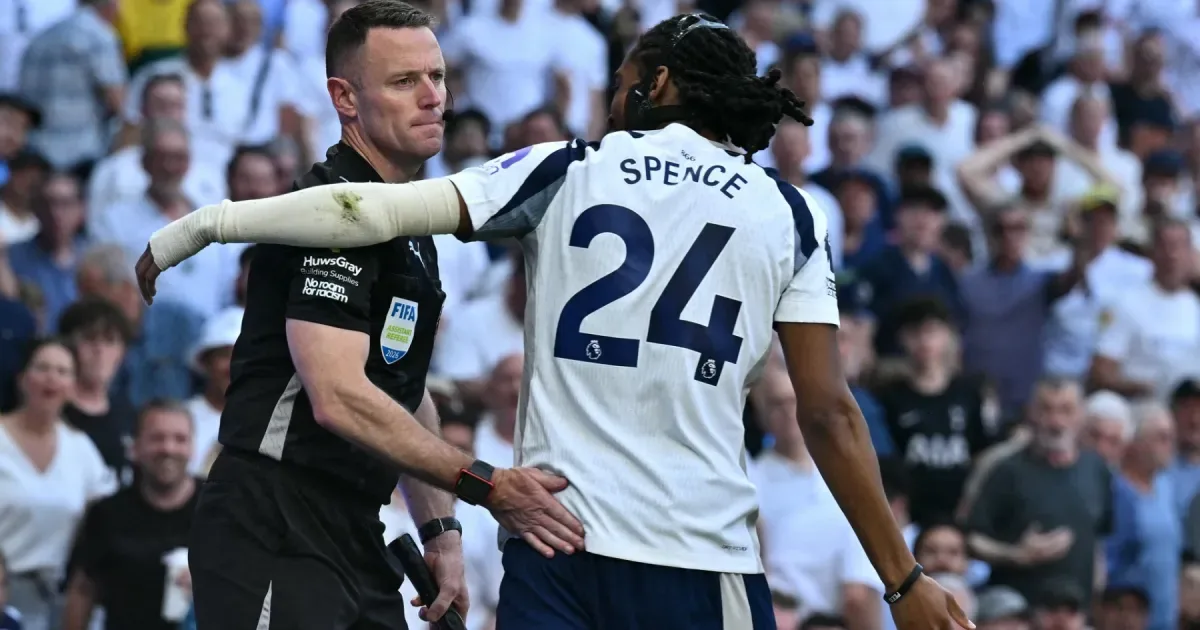 Áudios de árbitros e jogadores na Premier League