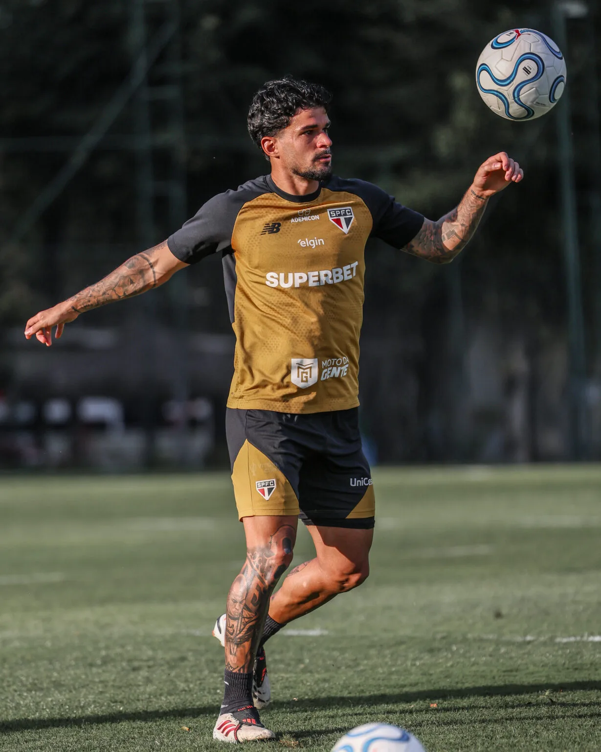São Paulo treina para enfrentar a Chapecoense no Brasileirão