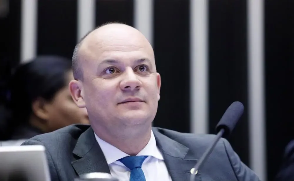 Cabo Gilberto protocola denúncia contra Moraes por violação de sigilo da fonte