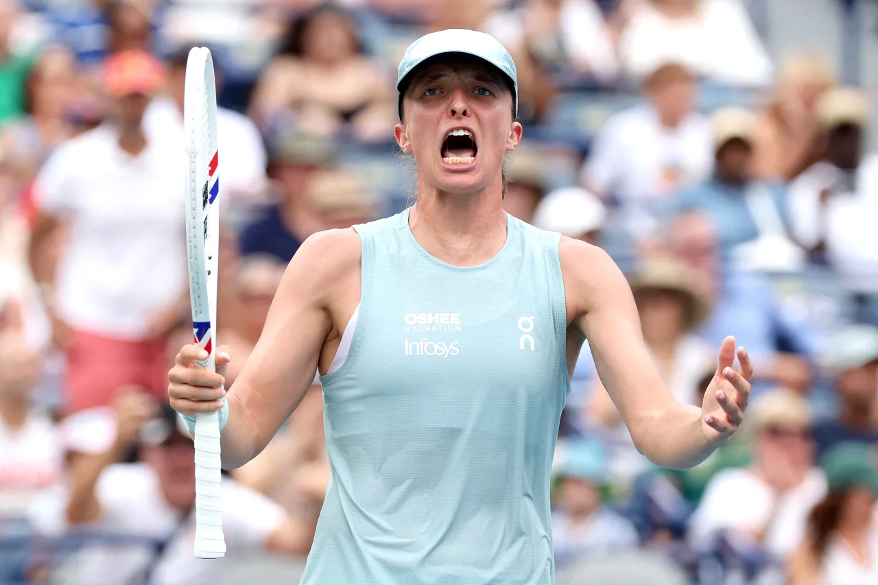 Swiatek vence Kostyuk de virada e avança às quartas do WTA 1000 de Toronto