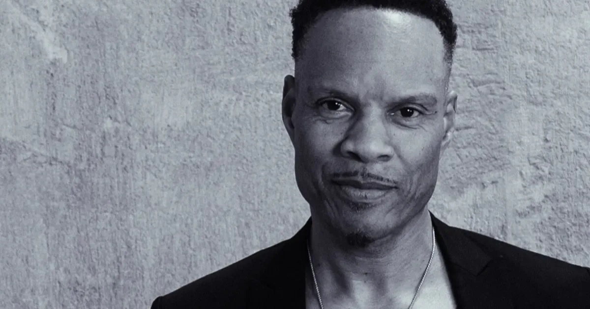 Baterista do Earth, Wind & Fire está em coma induzido após parada cardíaca