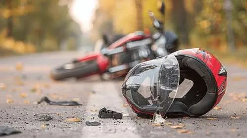 Dois motociclistas ficam feridos após colisão na Avenida General Artur Carvalho