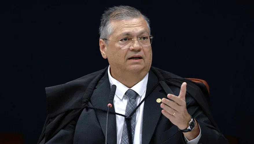 Dino aciona PF contra fraudes em emendas e cobra Lindbergh