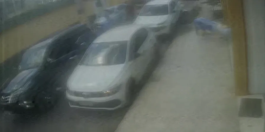 Durante briga de trânsito, policial militar dá tiros para o alto em frente a escola no Centro de Santa Inês