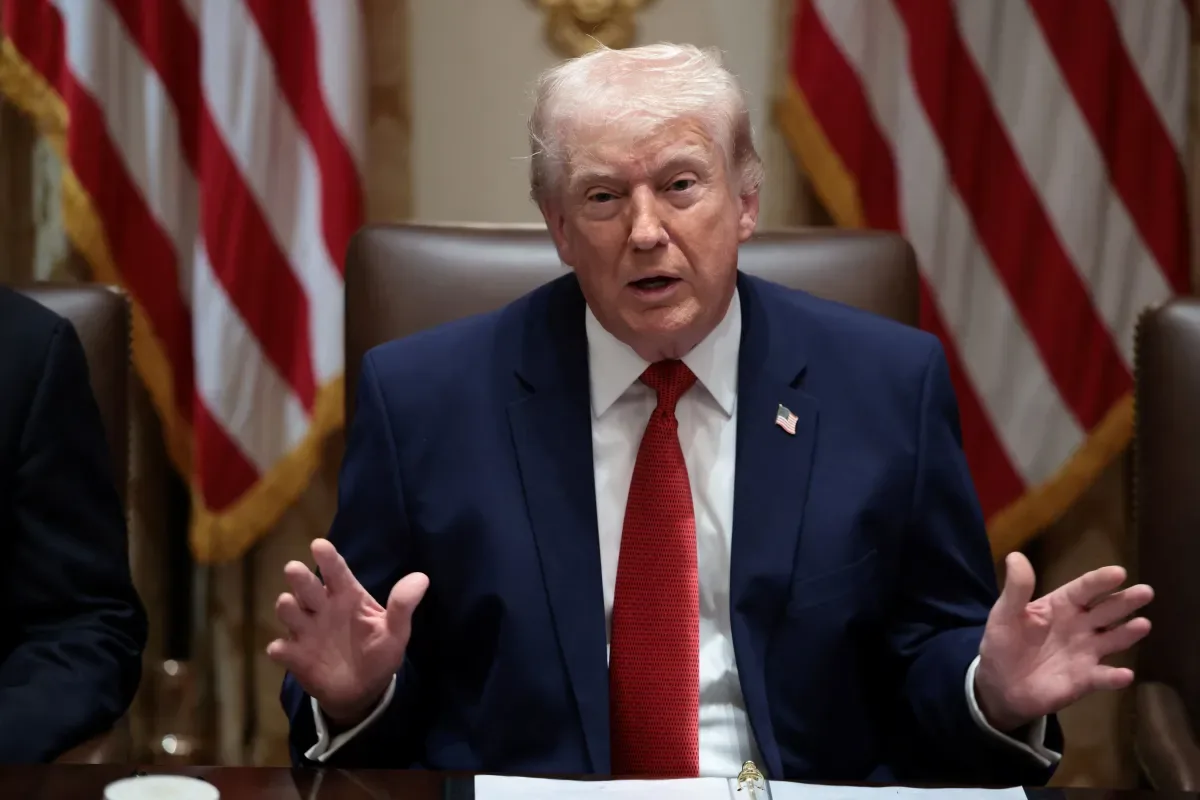 Trump diz que Irã é uma “nação em falência” e elogia bloqueio em Ormuz