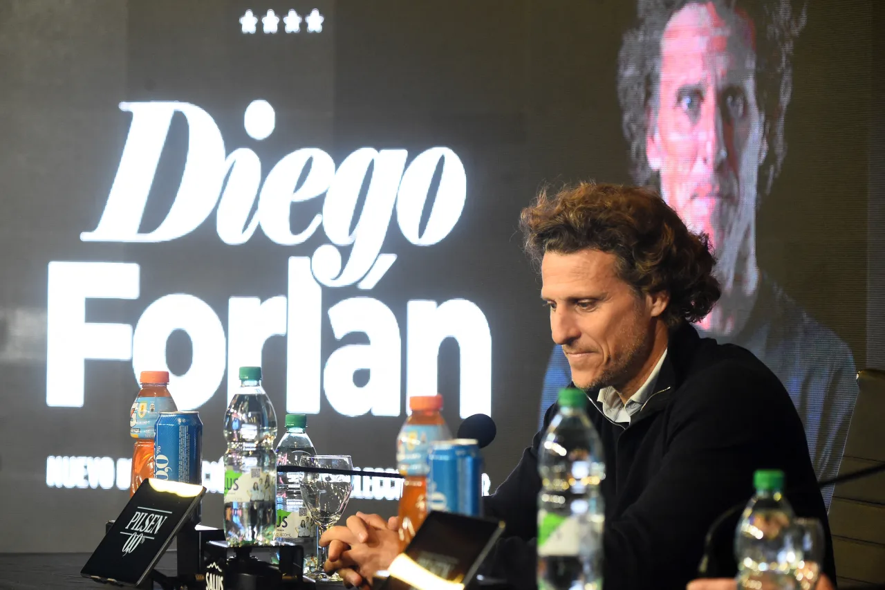 Forlán assume “privilégio” de ser técnico interino do Uruguai