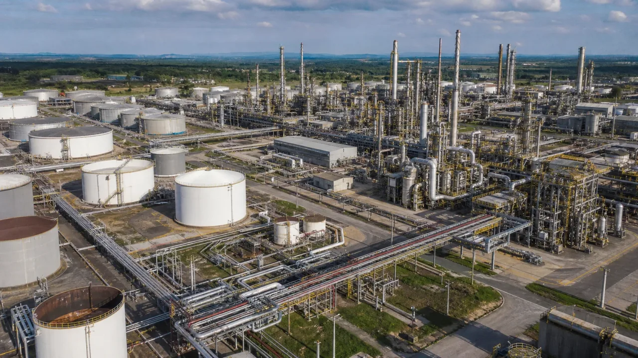 Acelen reduz gasolina em 11,2% após adesão à subvenção