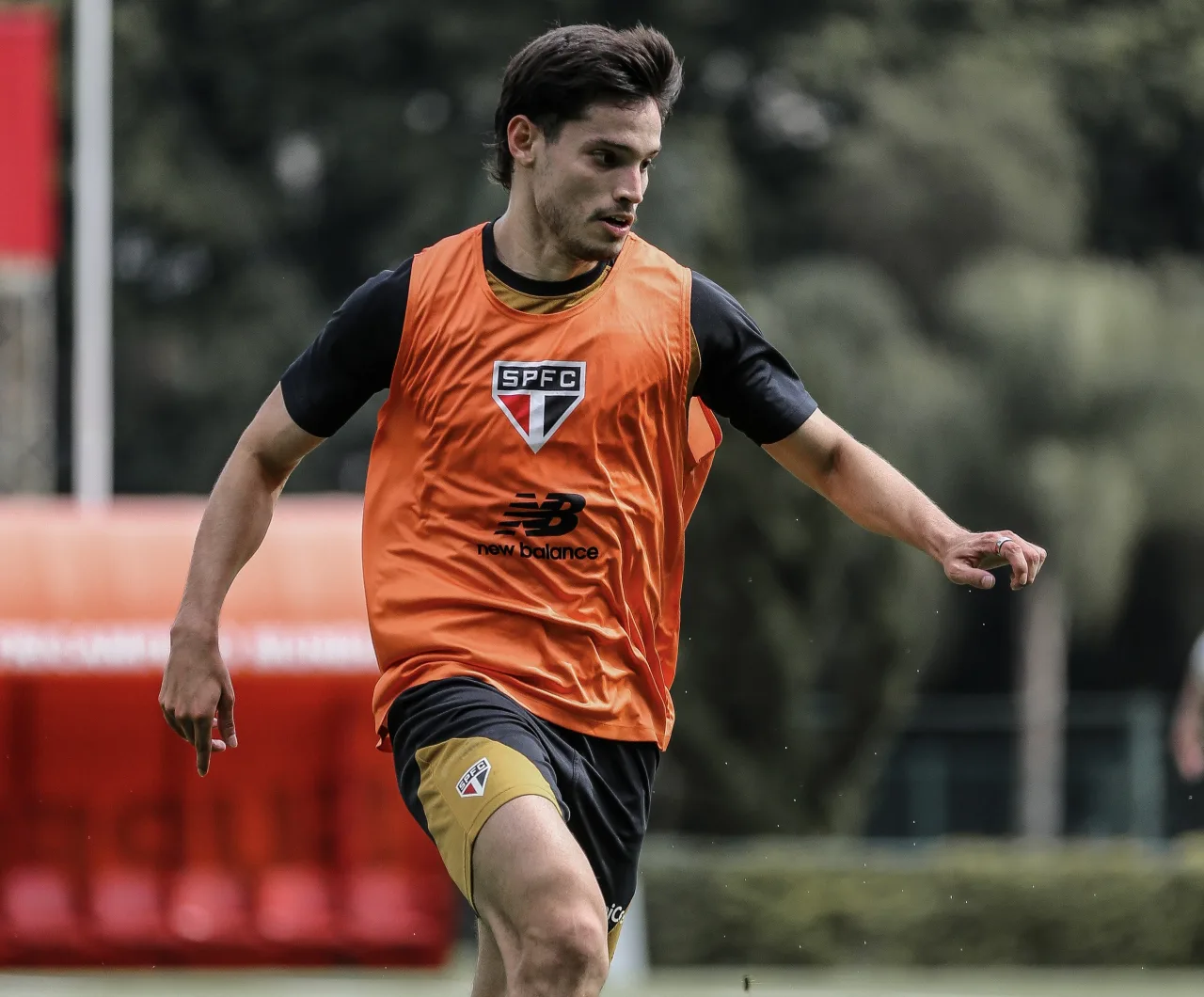 Bobadilla treina com o elenco em reapresentação e deve reforçar São Paulo contra o Grêmio