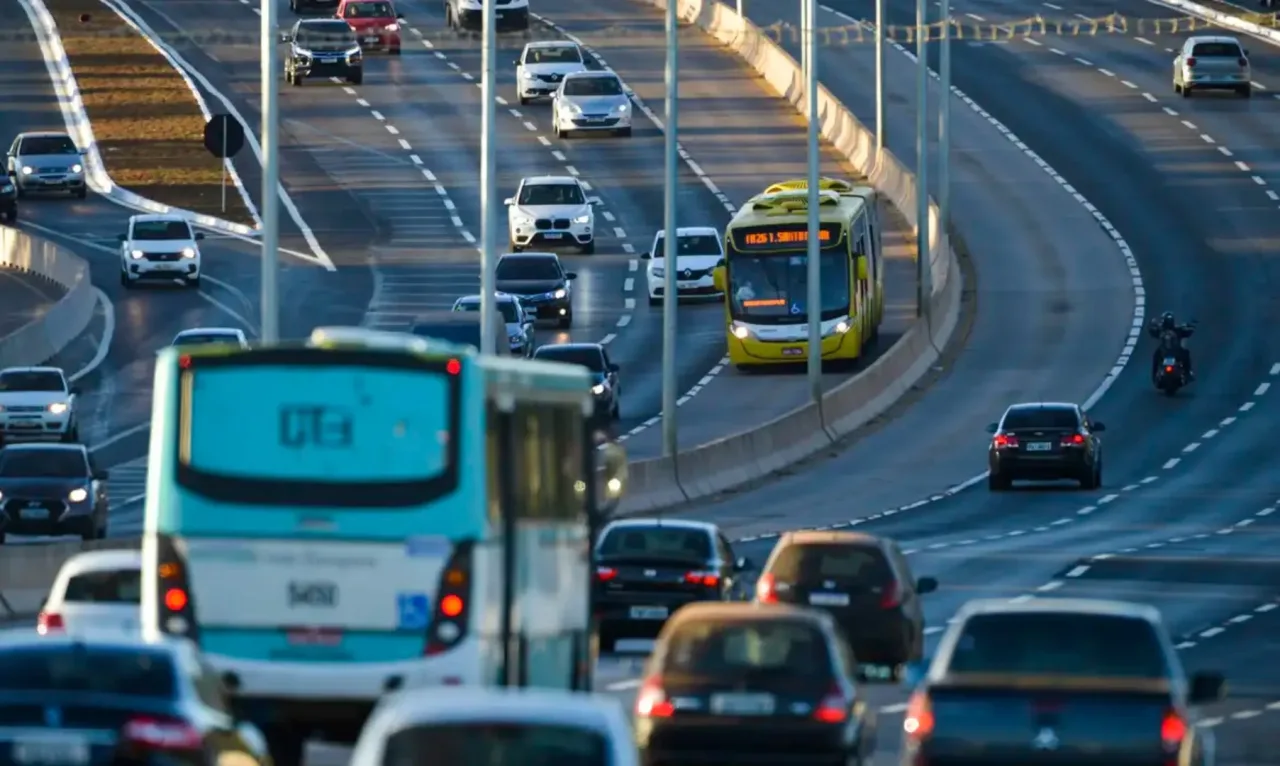 Comissão aprova crédito de até R$ 30 bi para motoristas e motociclistas