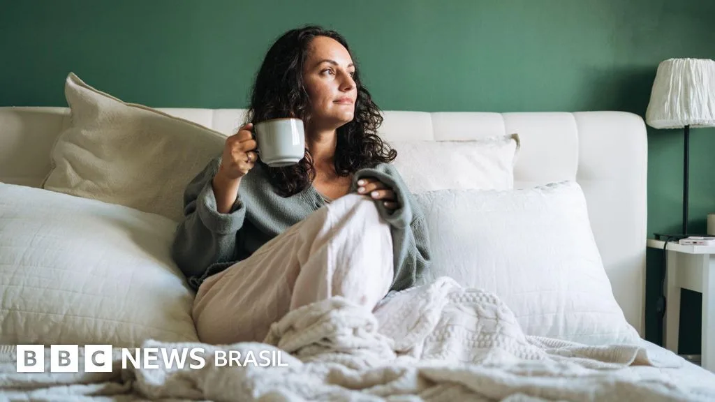 O que é a 'fase lútea' - e por que algumas mulheres se sentem 'mais feias' durante ela