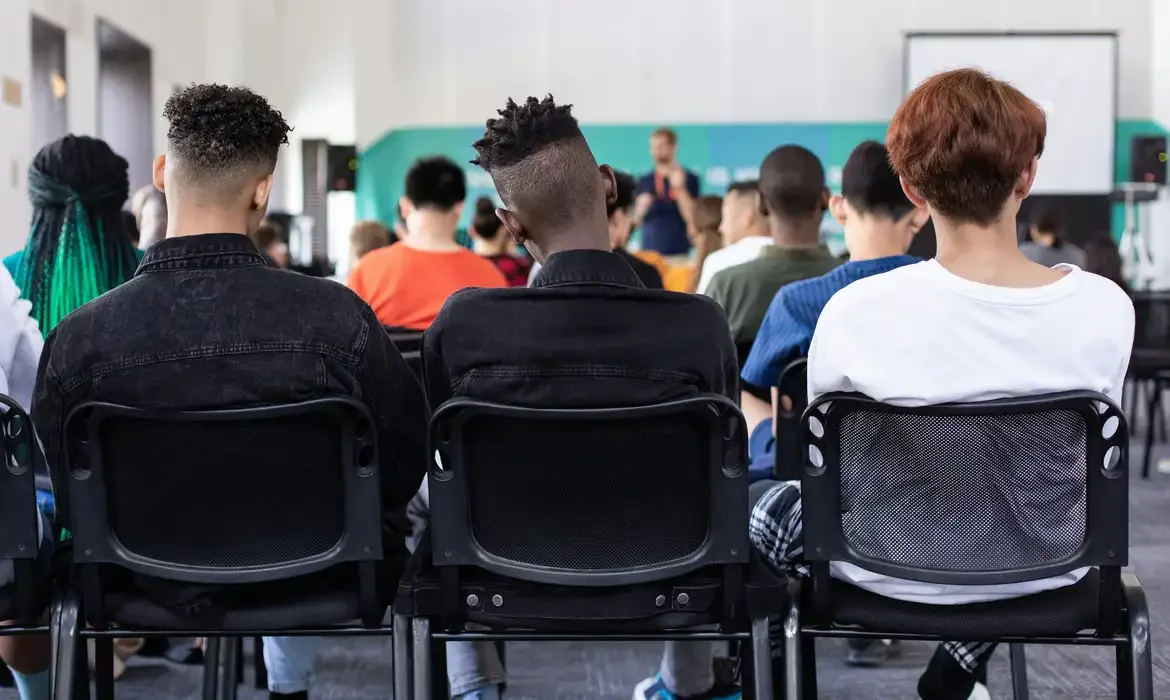 Diferença entre rede estadual de SP e escolas privadas chega ao menor nível em 20 anos
